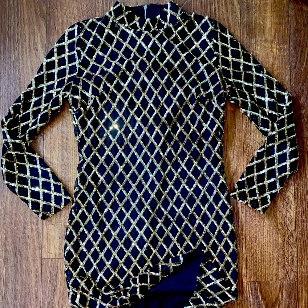 Black & Gold Sequin Long Sleeved Cocktail Dress: Size Large